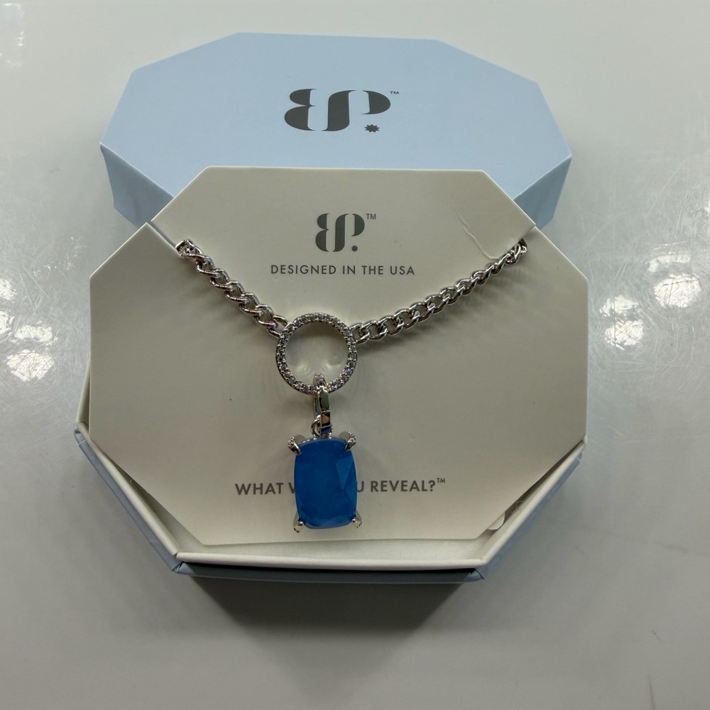Elegant Blue Pendant Necklace